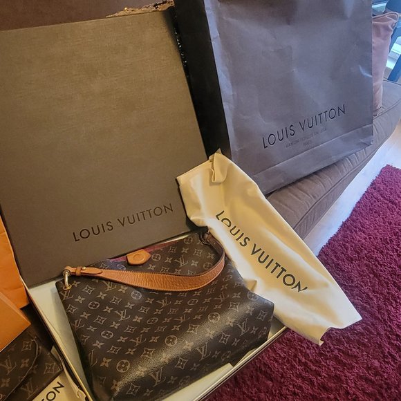 Graceful PM, Emilie Wallet. Box, Storage & Shopping Bags for both items - Picture 7 of 8